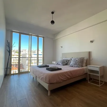 Promenade Des Anglais, 7e Etage, Vue Degagee Sur La Mer Nizza