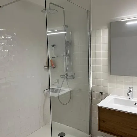 Promenade Des Anglais, 7e Etage, Vue Degagee Sur La Mer *